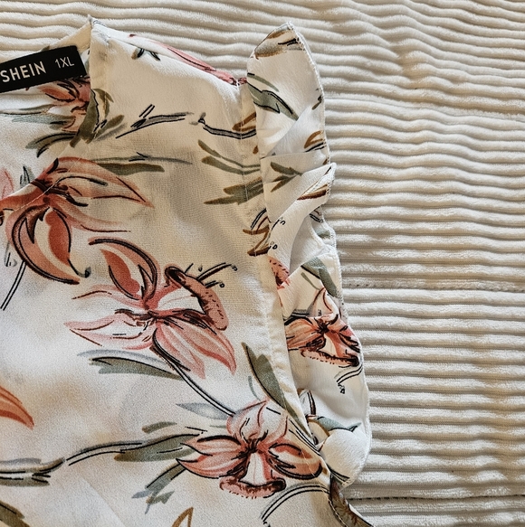 SHEIN Floral Sleeveless Top Size 1XL - Picture 3 of 6